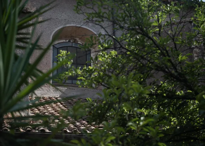 The Sanctuary Urban Retreat מלון